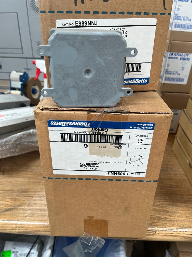 Thomas & Betts E989NNJ Carlon 4x4x2 NEMA 4X/6P Non-Metallic Junction Box (E989NNJ)